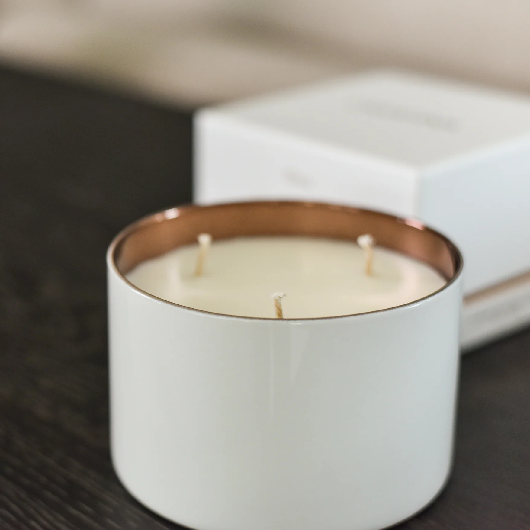Blanc Rose Damas Candle - Image 4