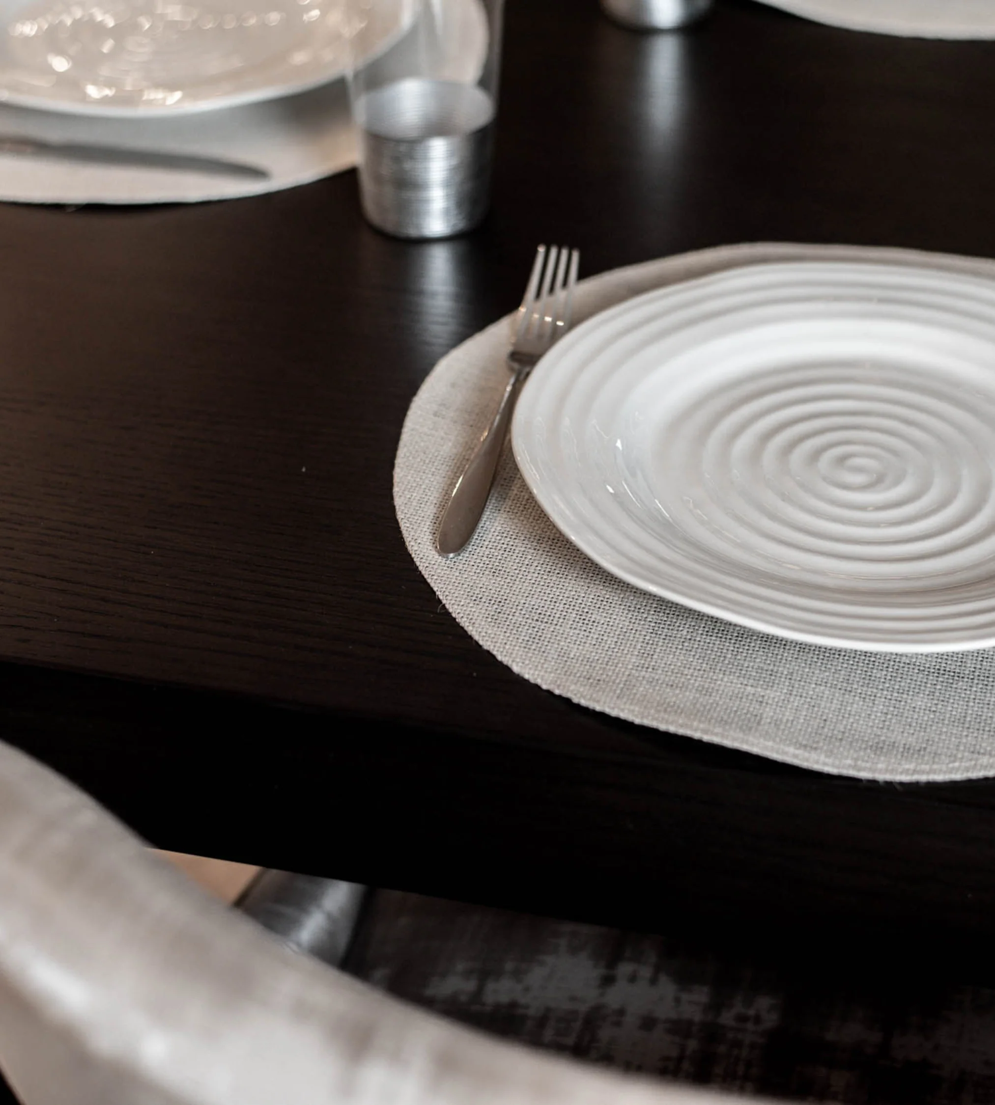 Set of Four Off White Jute Placemats - Image 3