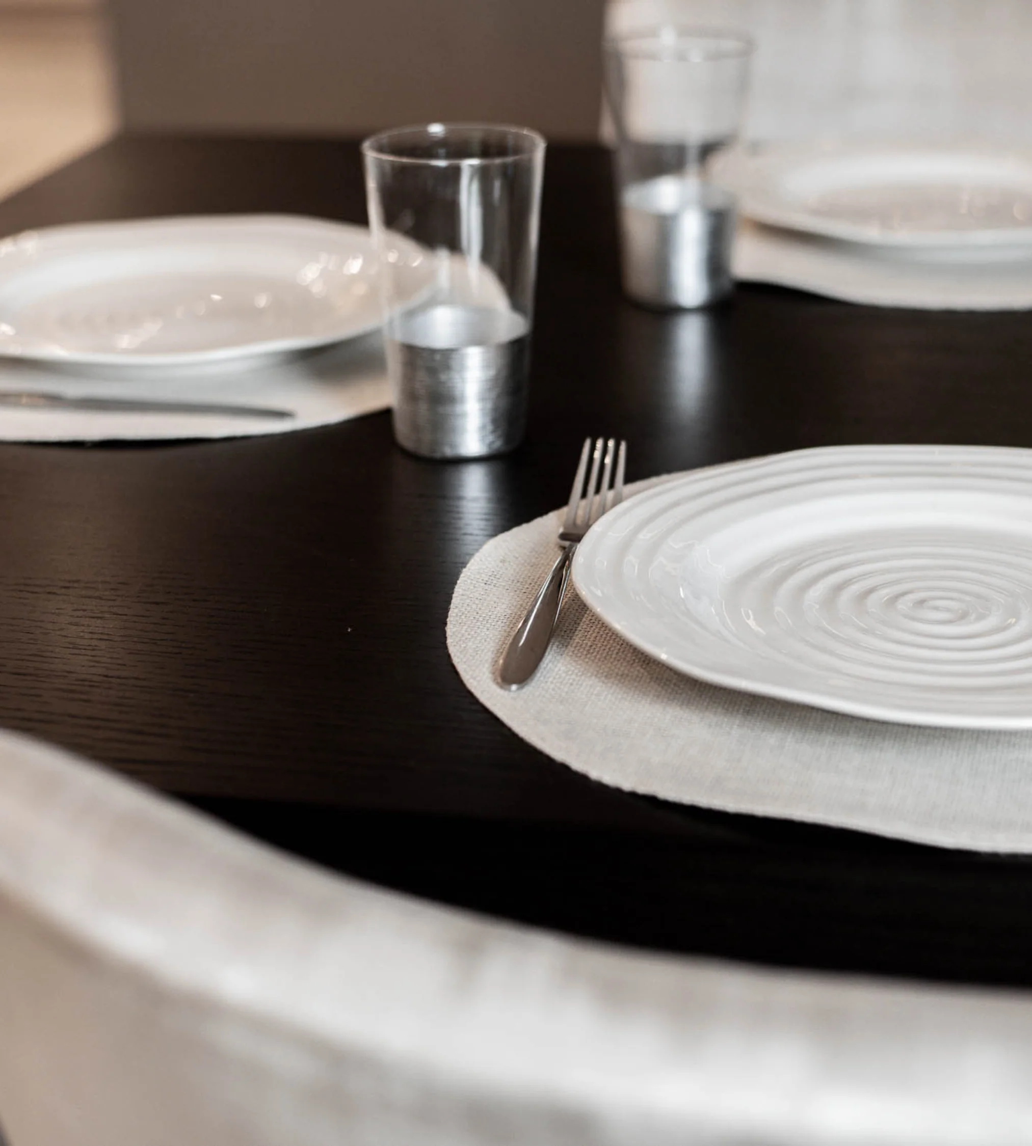 Set of Four Off White Jute Placemats - Image 4