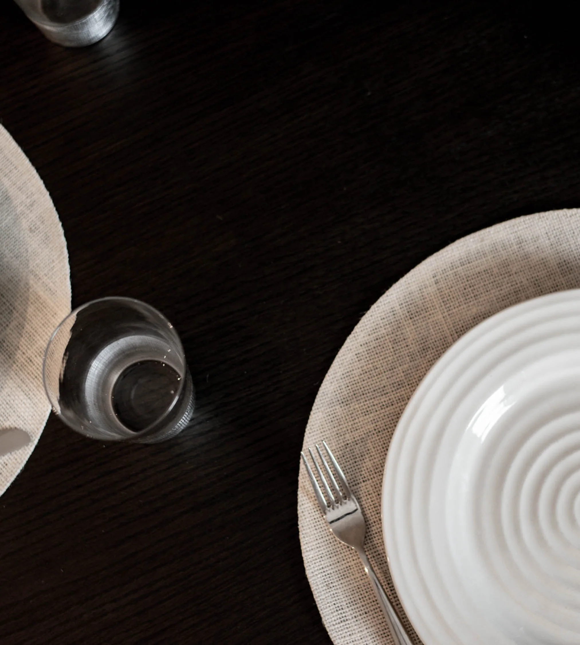 Set of Four Off White Jute Placemats - Image 6