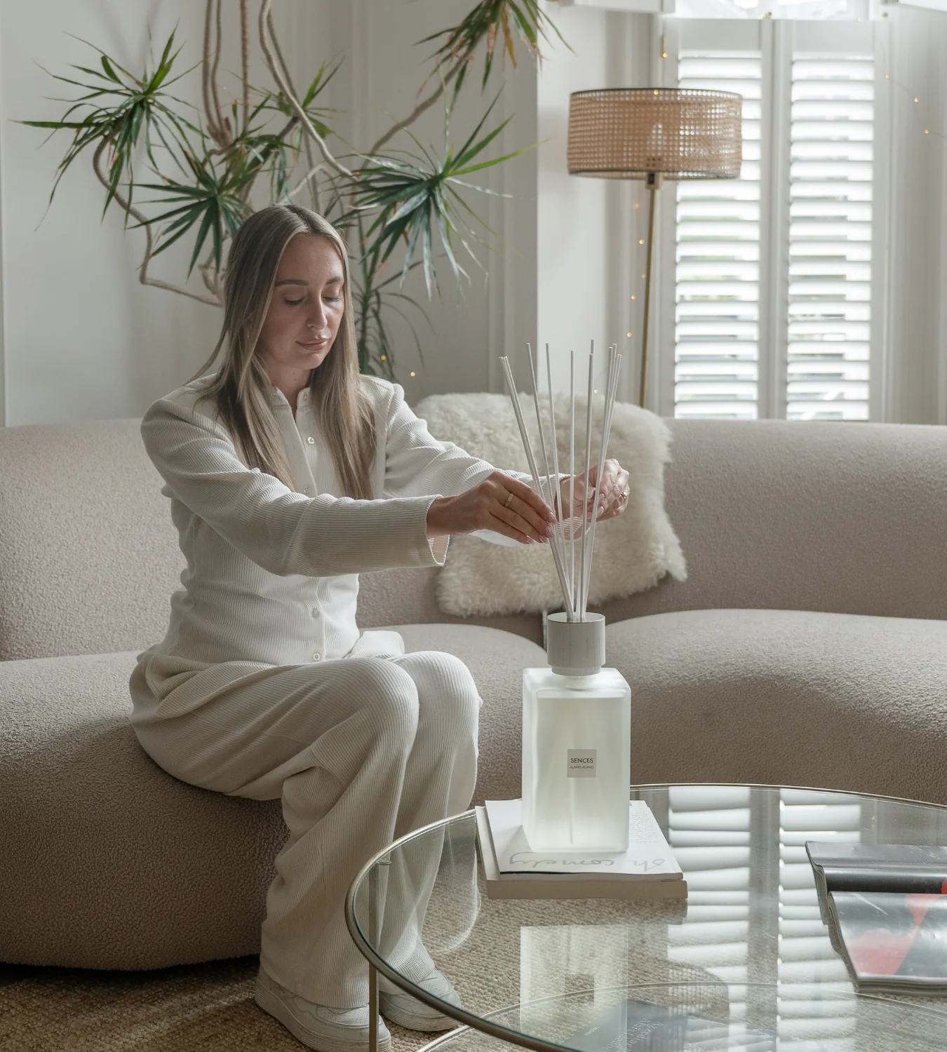 White Extra Large Alang Alang Reed Diffuser - 2200ml - Image 3